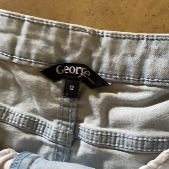 Shorts - Picture 1 of 2